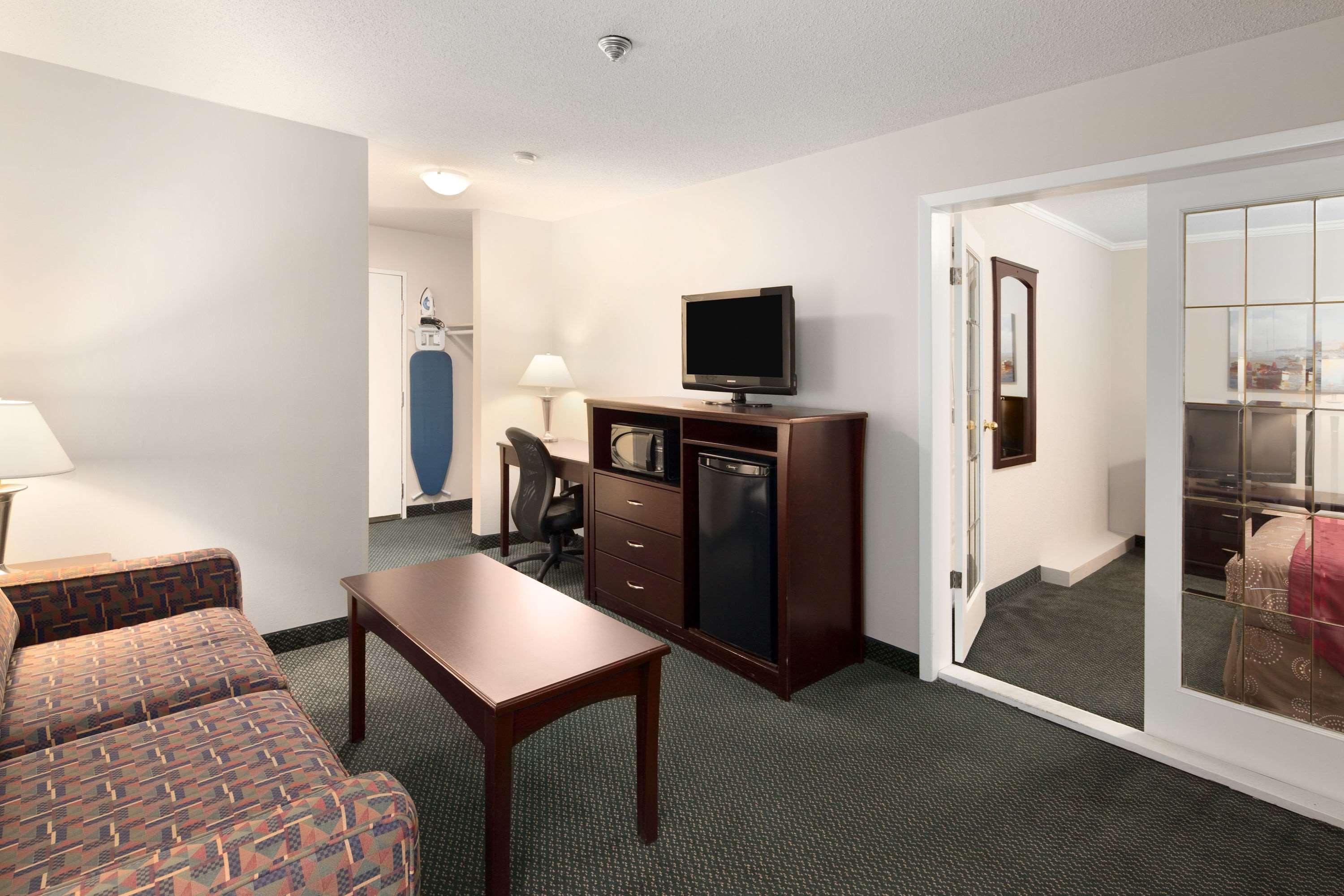 Travelodge By Wyndham Nanaimo Bagian luar foto